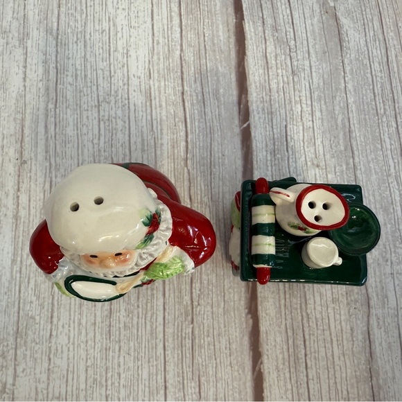 2005 Fitz And Floyd SANTA’S KITCHEN Ceramic Salt & Pepper Shakers NOT USED - Picture 6 of 15